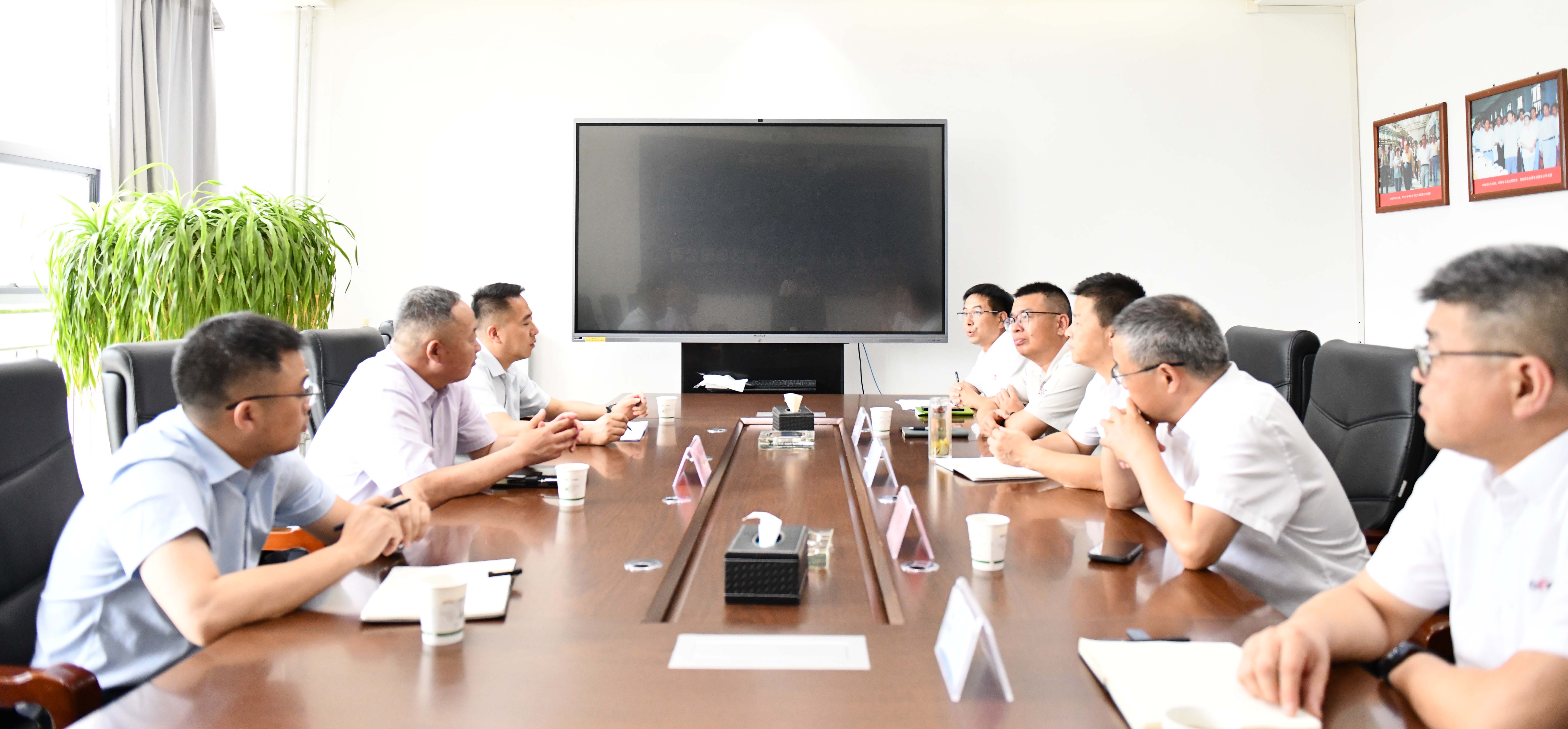 中核集团（西北）市场开发部常务副主任田玉成一行来长开厂公司走访调研